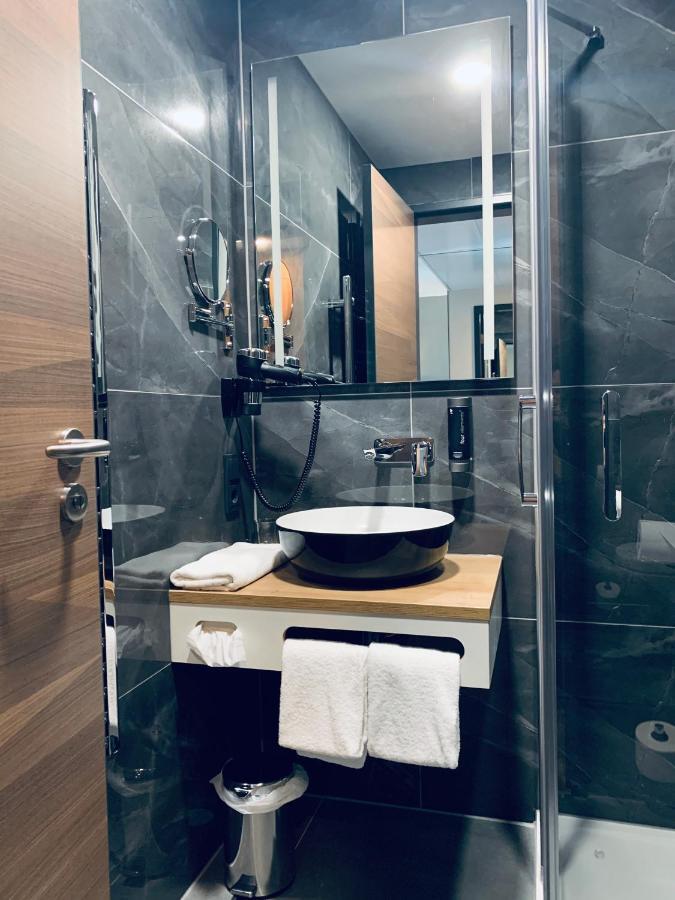 Intergroup Business & Design Hotel Ingolstadt Kosching Екстериор снимка